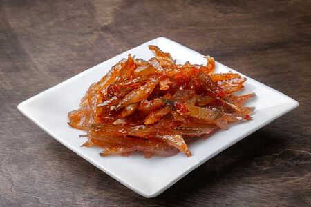 Салат с сушеным минтаем