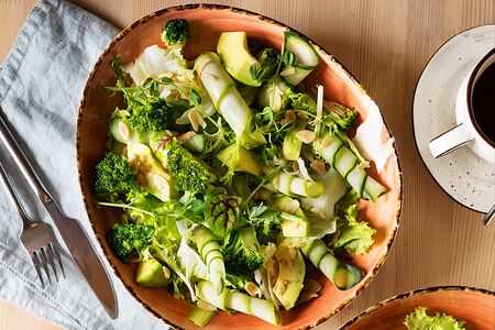 Просто зелёный салат с авокадо