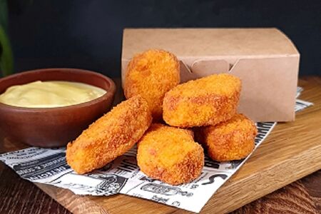 Куриные наггетсы с соусом