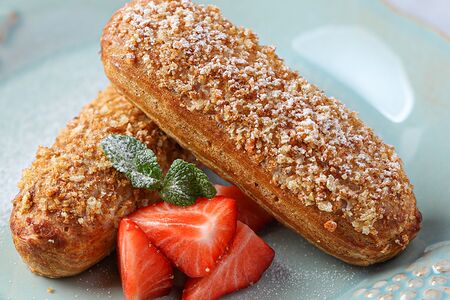 Эклер ванильный