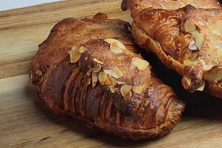 Круассан миндальный