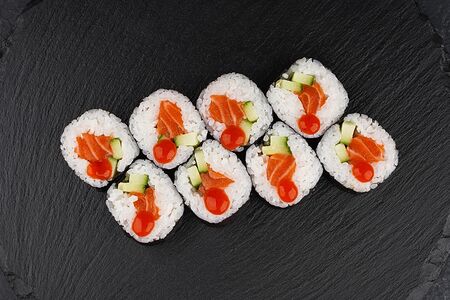 Острый ролл с лососем