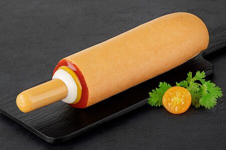 Французский хот-дог с сосиской чикен гриль