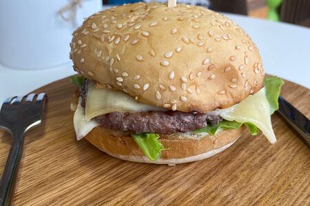 Бургер с куриной котлетой