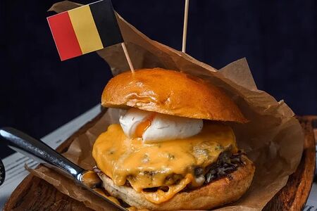 Техас с горгонзолой и яйцом