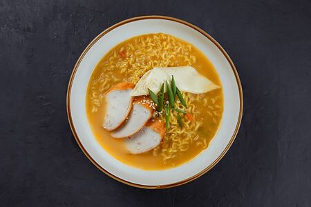 Рамен с сыром и курицей