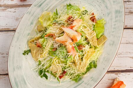 Салат с крабом и артишоками