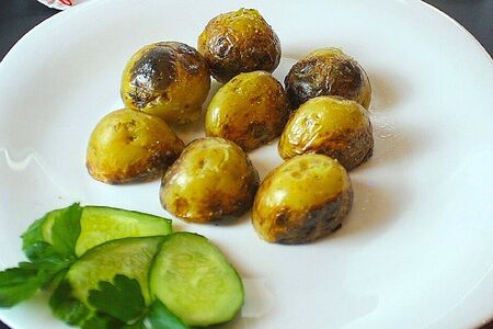 Картофель молодой на углях