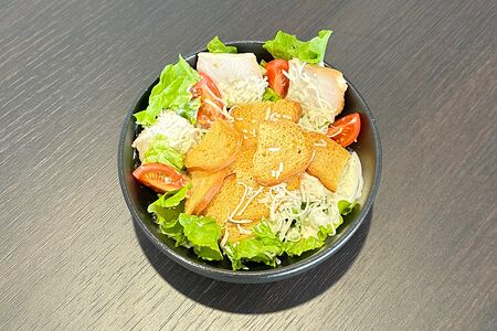 Салат Цезарь с курицей