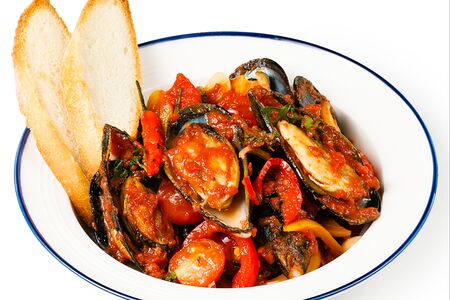 Мидии в томатном соусе