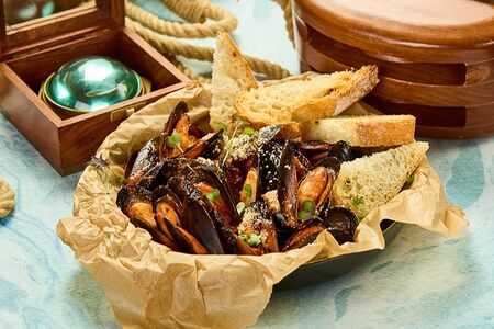 Мидии в томатном или сливочном соусе