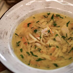 Куриный суп с домашней вермишелью