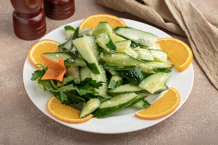 Салат огурцы с чесночным вкусом