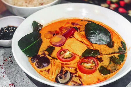 Суп Том Ям Чикен на кокосовом молоке