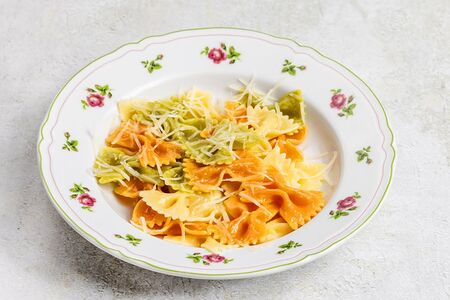 Цветные макарошки-бантики