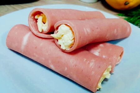 Рулетики из ветчины с сыром