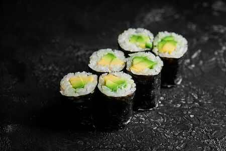 Маки с авокадо