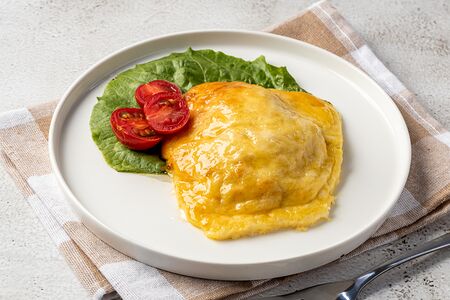 Горбуша с томатами и моцареллой