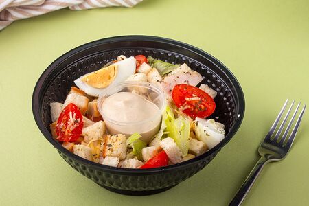 Салат цезарь с филе гриль