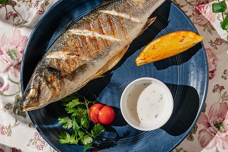 Сибас на гриле с соусом мацони