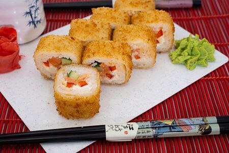 Харумаки с копчёным лососем