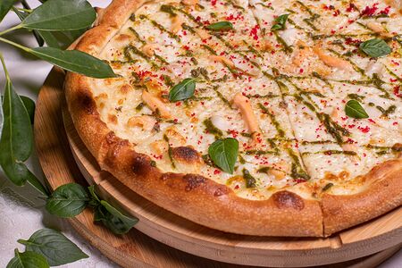 С лососем и кальмаром на соусе бешамель