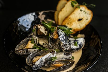 Мидии в сливочном соусе