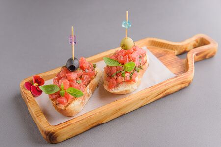 Брускетта с томатами