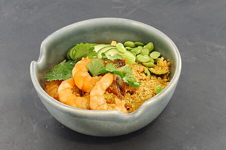 Жареный рис по-тайски с креветками