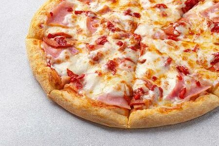 Пицца Прошутто формаджио на тонком