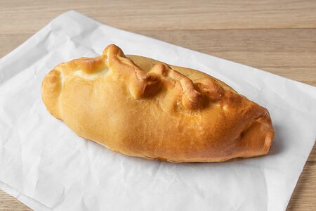 Пирожок с картофелем и грибами