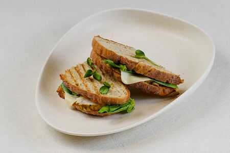 Сэндвич с цыпленком и шпинатом