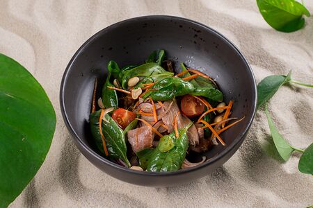 Салат с говядиной