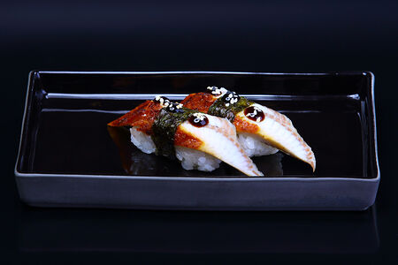 Суши с угрем