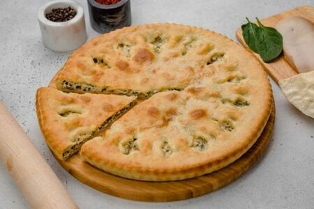 Пирог с курицей, шпинатом и сыром⁣