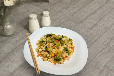 Рис жареный с креветкой