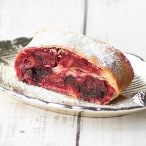 Штрудель вишневый