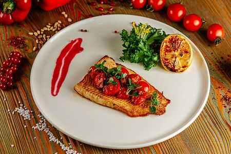 Филе палтуса в томатном соусе