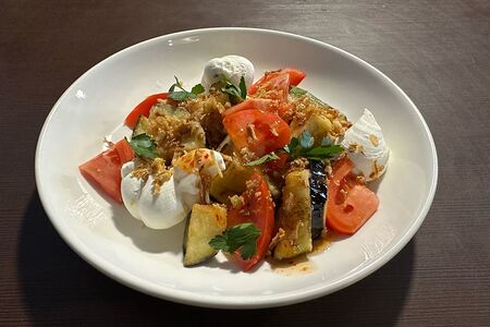 Салат с хрустящими баклажанами