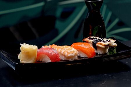 Нигири с креветкой