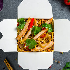 По-китайски с курицей и яичной лапшой