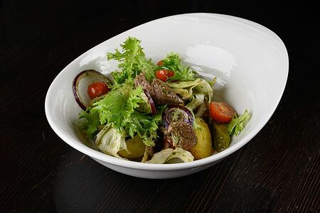 Теплый салат с телятиной