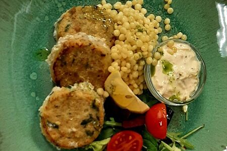 Котлеты из щуки с пастой птитим и соусом тар-тар