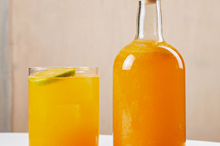 Домашний лимонад персик-бузина