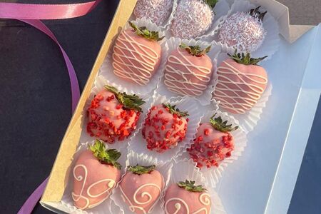 Набор клубники в шоколаде Ажурная мечта 12 ягод