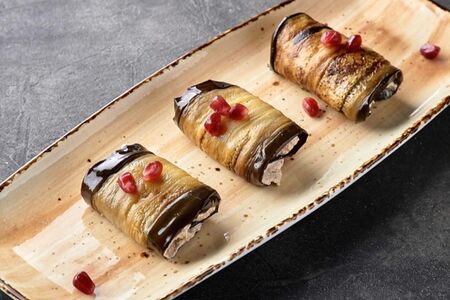 Рулеты из баклажанов с орехами