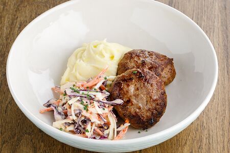 Котлета по-домашнему с пюре