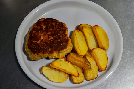 Котлета с гарниром
