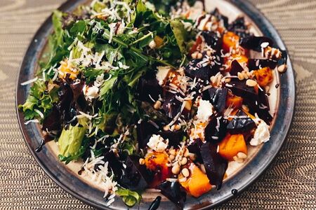 Салат с запеченной тыквой и свеклой