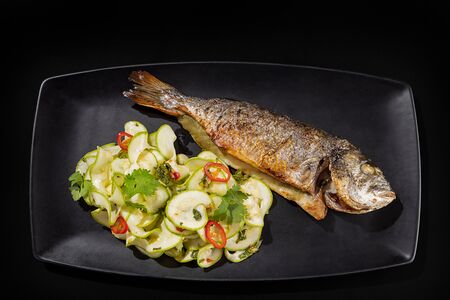 Дорадо с галангалом и чесноком